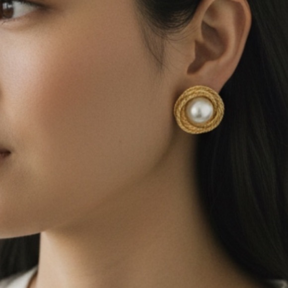 🌺 Vintage Gold and Pearl Earrings - Picture 1 of 6